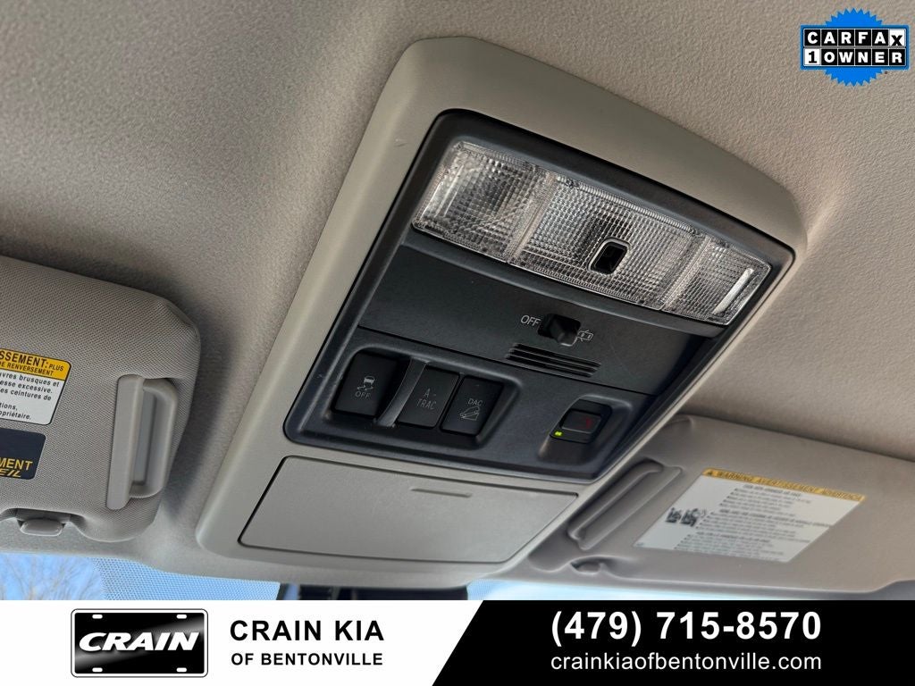 2024 Toyota 4Runner SR5 - 4WD / CLEAN CARFAX / ONE OWNER