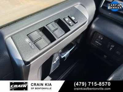 2024 Toyota 4Runner SR5 - 4WD / CLEAN CARFAX / ONE OWNER