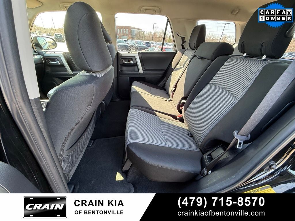 2024 Toyota 4Runner SR5 - 4WD / CLEAN CARFAX / ONE OWNER