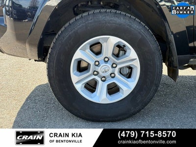 2024 Toyota 4Runner SR5 - 4WD / CLEAN CARFAX / ONE OWNER