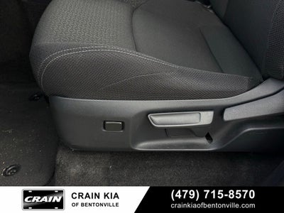 2025 Toyota 4Runner SR5 - 4WD / CLEAN CARFAX / ONE OWNER