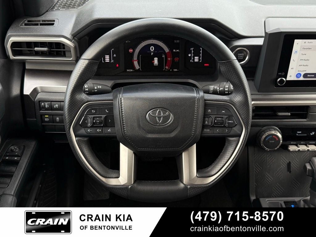 2025 Toyota 4Runner SR5 - 4WD / CLEAN CARFAX / ONE OWNER