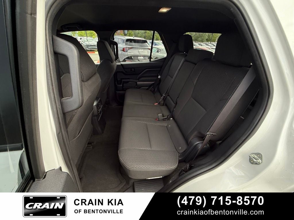2025 Toyota 4Runner SR5 - 4WD / CLEAN CARFAX / ONE OWNER