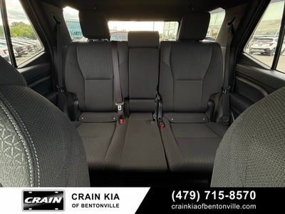 2025 Toyota 4Runner SR5 - 4WD / CLEAN CARFAX / ONE OWNER