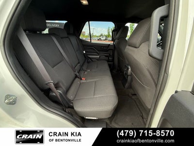 2025 Toyota 4Runner SR5 - 4WD / CLEAN CARFAX / ONE OWNER