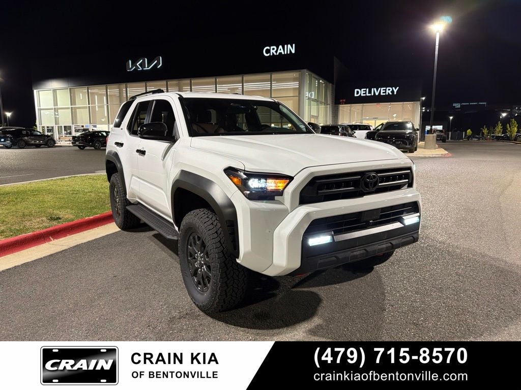 2025 Toyota 4Runner SR5 - 4WD / CLEAN CARFAX / ONE OWNER