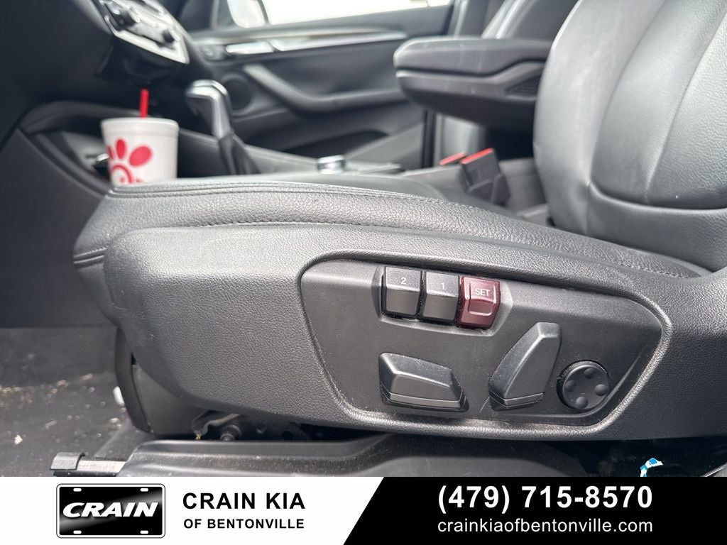 2017 BMW X1 sDrive28i - CLEAN CARFAX / PANORAMIC SUNROOF