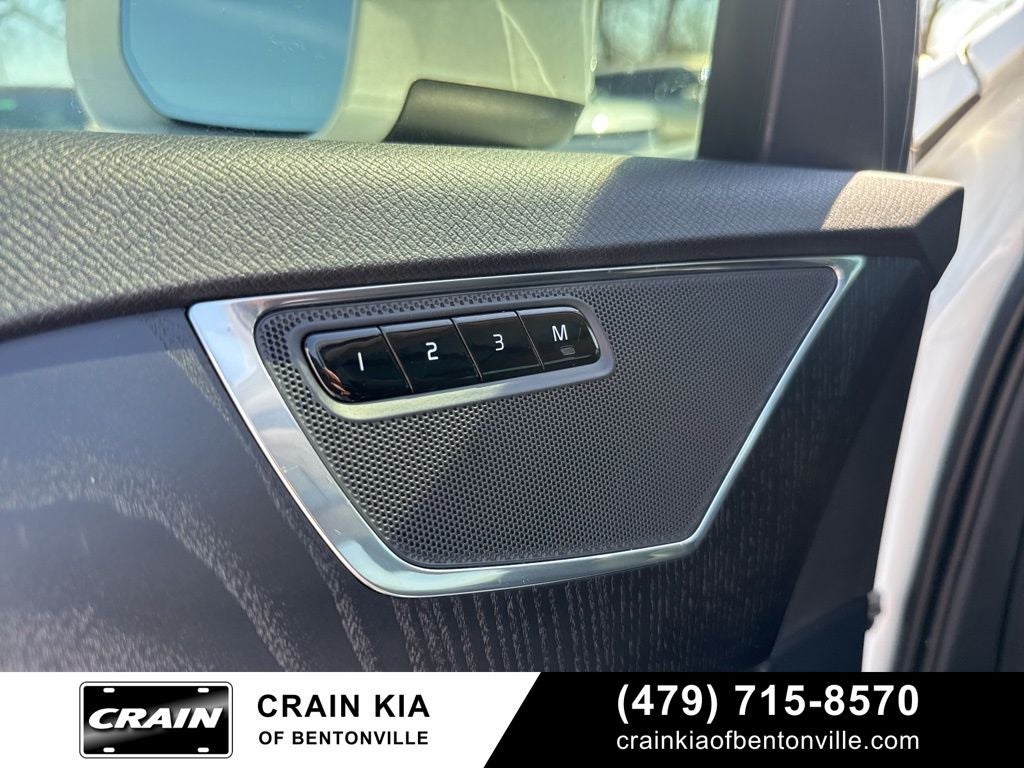 2020 Volvo XC90 T6 Momentum - AWD / PANORAMIC SUNROOF