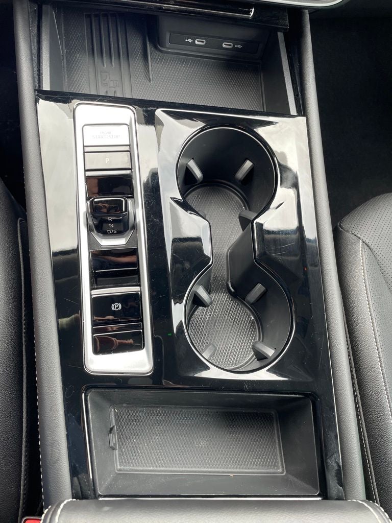 2025 Volkswagen Atlas 2.0T SE w/Technology ONE OWNER / HEATED SEATS