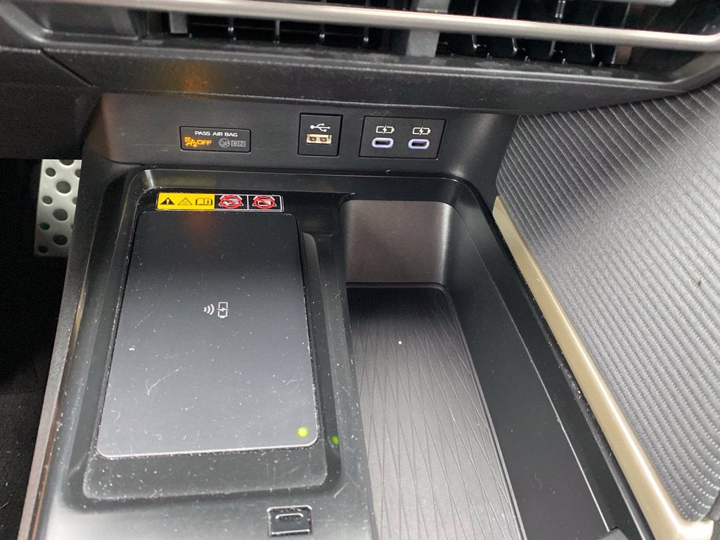 2025 Toyota Camry SE ONE OWNER / CLEAN CARFAX
