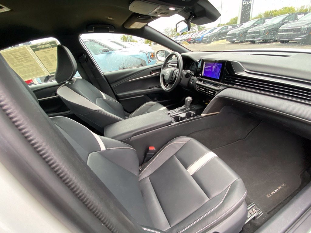 2025 Toyota Camry SE ONE OWNER / CLEAN CARFAX