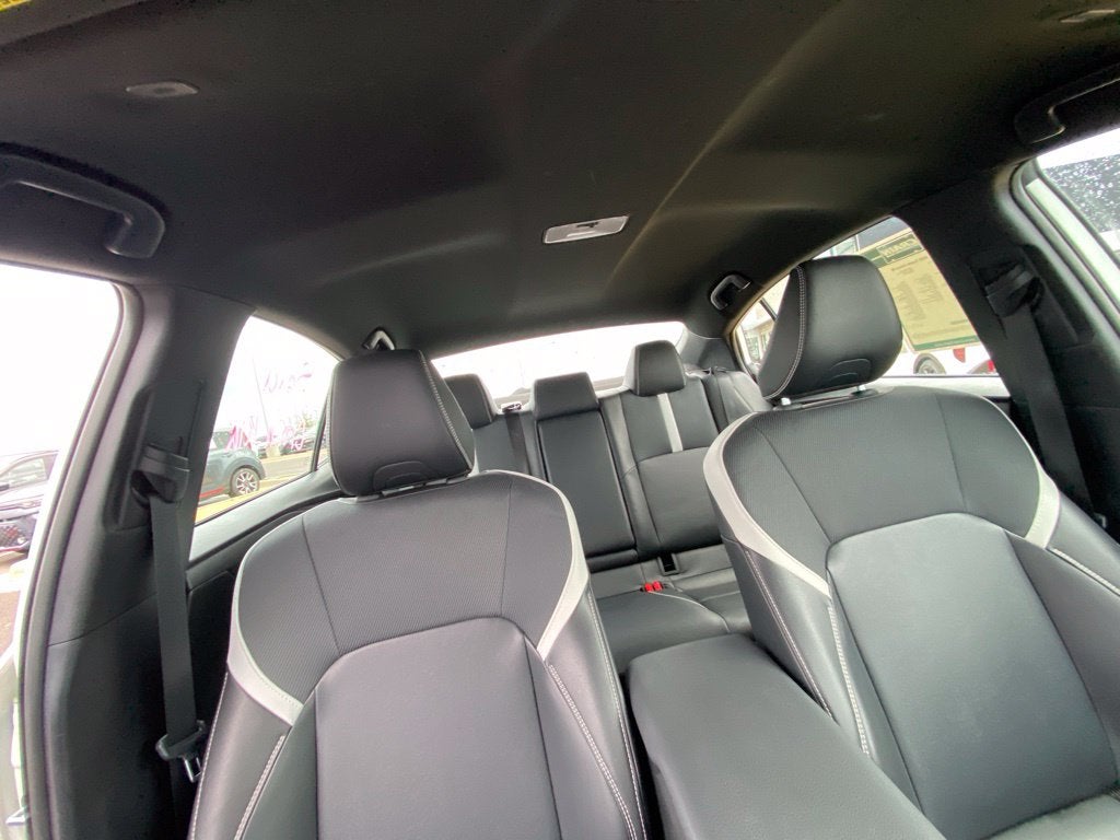 2025 Toyota Camry SE ONE OWNER / CLEAN CARFAX