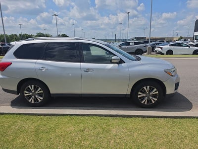 2018 Nissan Pathfinder SV