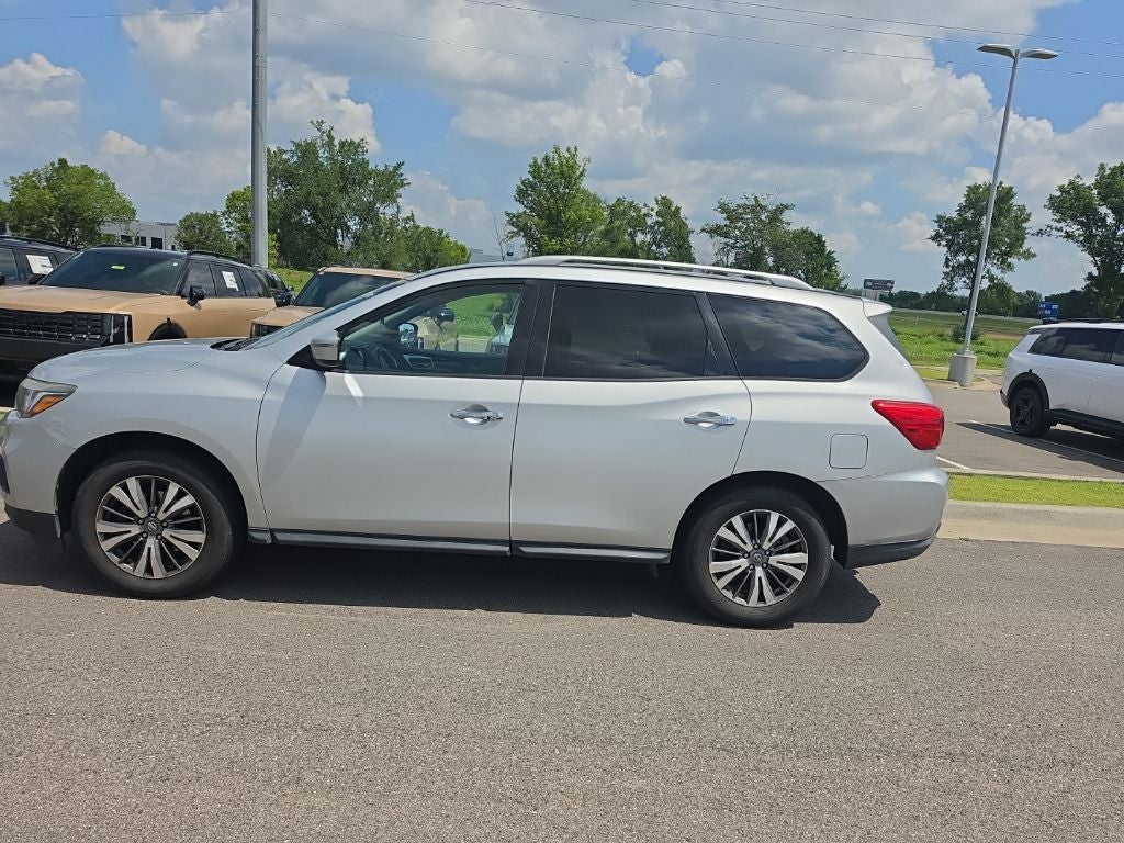 2018 Nissan Pathfinder SV