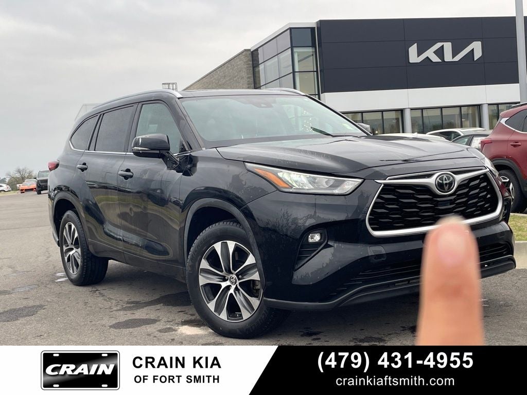 2020 Toyota Highlander XLE MOONROOF / HEATED SEATS