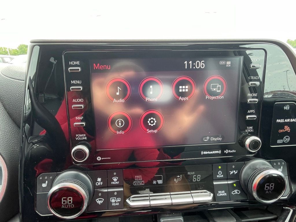 2020 Toyota Highlander XLE MOONROOF / HEATED SEATS