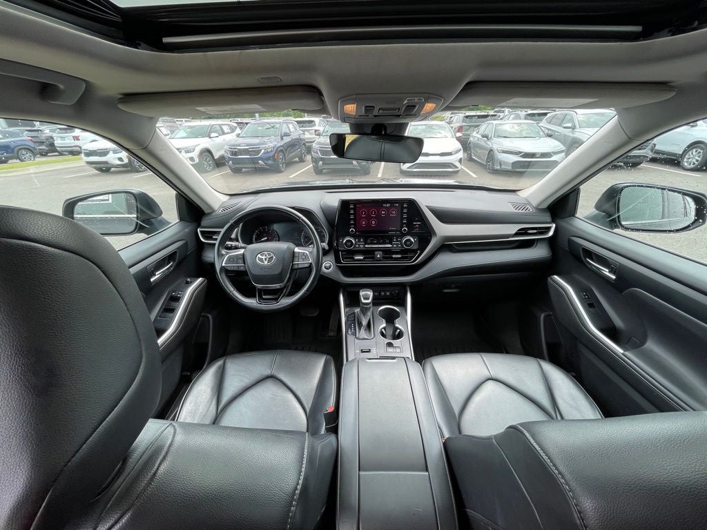 2020 Toyota Highlander XLE MOONROOF / HEATED SEATS