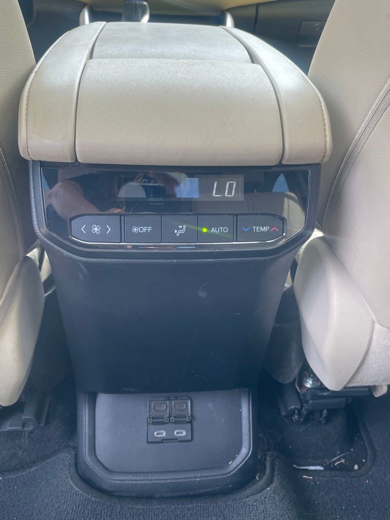 2023 Toyota Highlander Hybrid XLE HEATED SEATS / ONE OWNER / CLEAN CARFAX