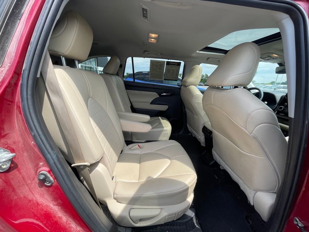 2023 Toyota Highlander Hybrid XLE HEATED SEATS / ONE OWNER / CLEAN CARFAX