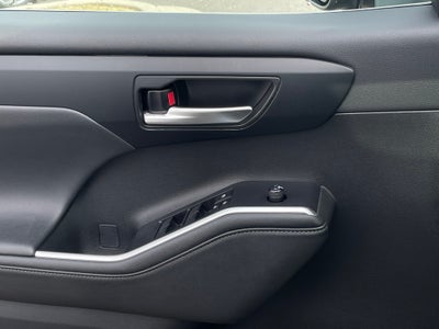 2024 Toyota Highlander LE SUNROOF / CAPT CHAIRS / 3RD ROW