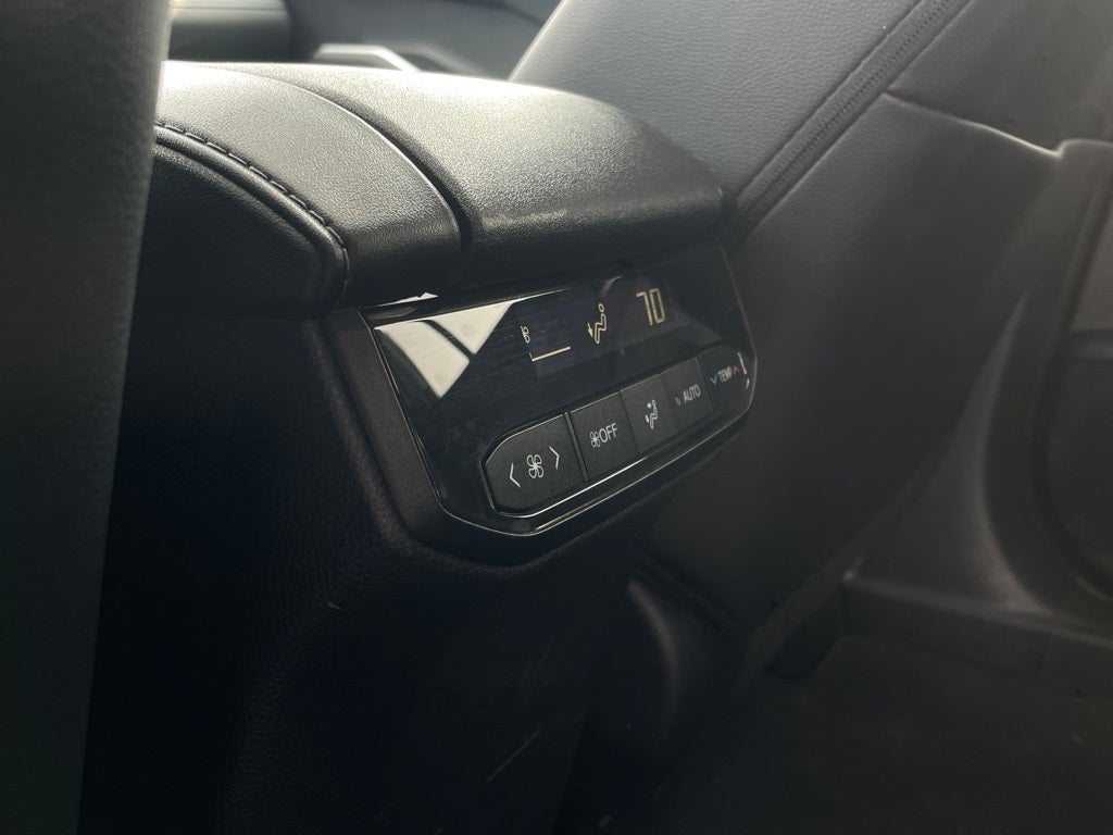 2024 Toyota Highlander LE SUNROOF / CAPT CHAIRS / 3RD ROW