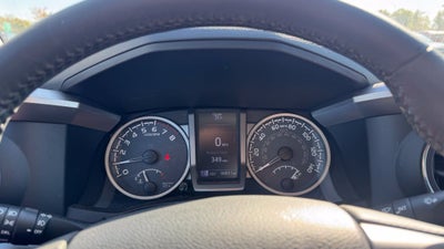 2017 Toyota Tacoma SR5 / 4X4 / ONE OWNER V6