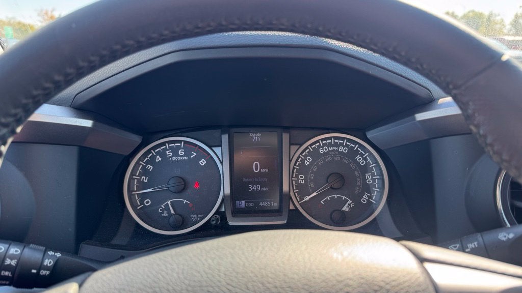 2017 Toyota Tacoma SR5 / 4X4 / ONE OWNER V6