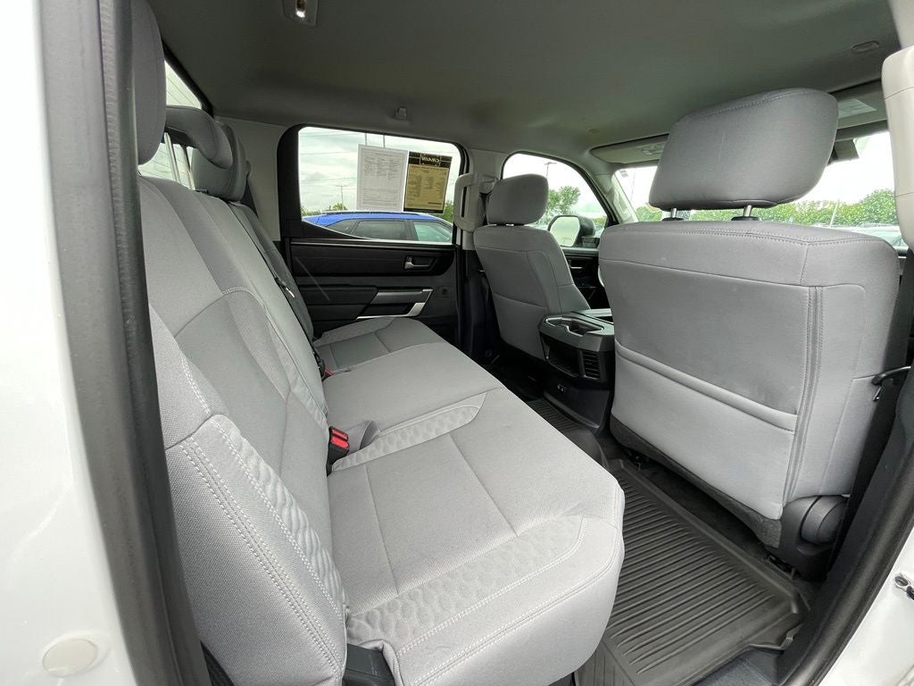 2024 Toyota Tundra SR5 4X4 / ONE OWNER / CLEAN CARFAX