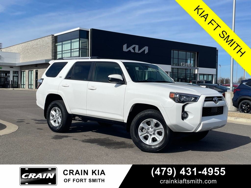 2023 Toyota 4Runner SR5 4X4 / ONE OWNER