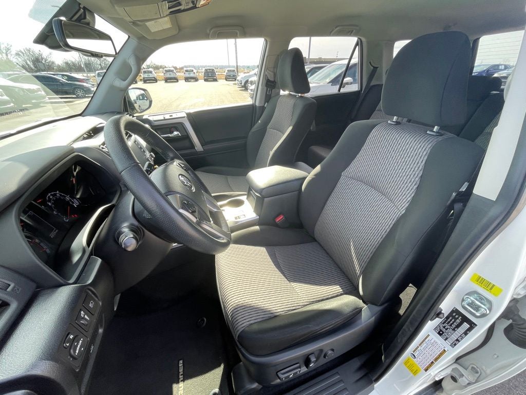 2023 Toyota 4Runner SR5 4X4 / ONE OWNER