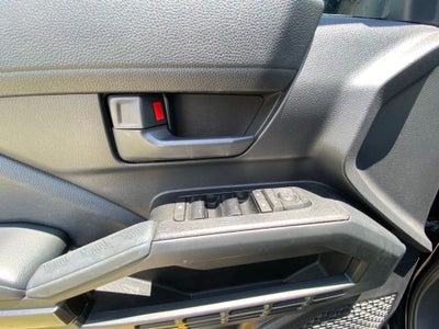 2025 Toyota 4Runner SR5 4X4 / ONE OWNER