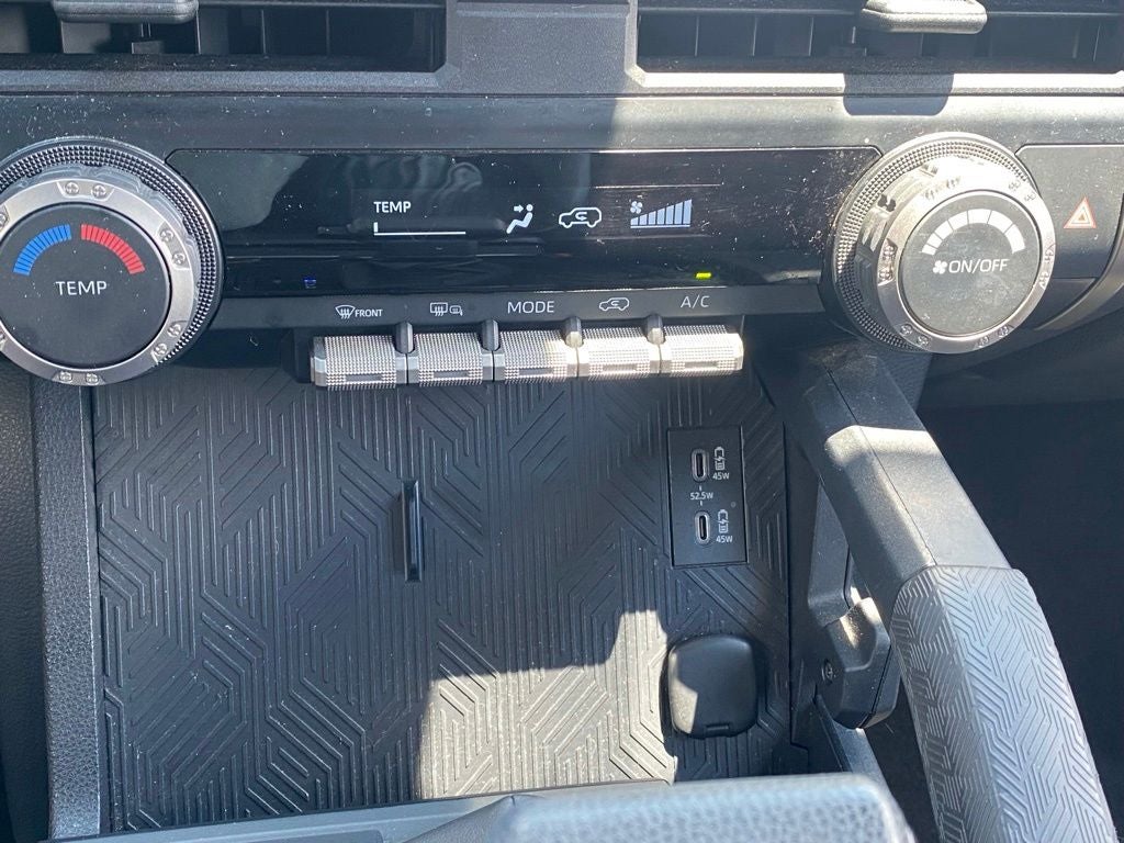2025 Toyota 4Runner SR5 4X4 / ONE OWNER