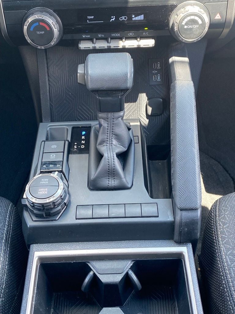 2025 Toyota 4Runner SR5 4X4 / ONE OWNER