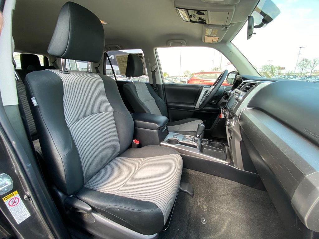 2017 Toyota 4Runner SR5 NAV / POWER DRIVERS SEAT