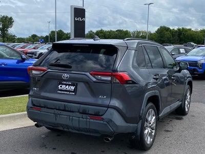 2021 Toyota RAV4 XLE Premium CLEAN CARFAX / ONE OWNER / MOONROOF