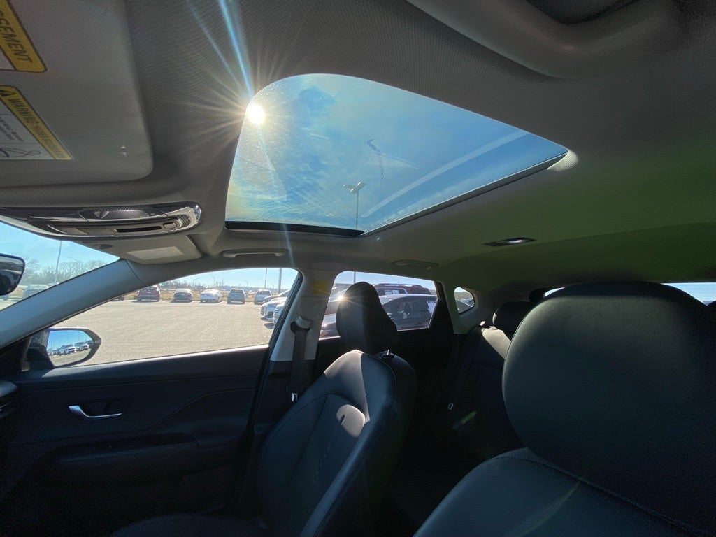 2025 Hyundai Kona Limited MOONROOF / HEATED SEATS / NAV