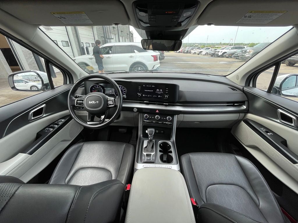 2024 Kia Carnival LX
