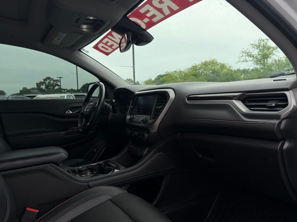2022 GMC Acadia AT4