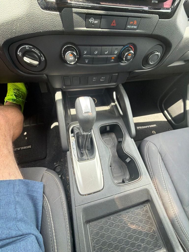 2023 Nissan Frontier SV