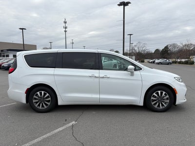 2022 Chrysler Pacifica Hybrid Touring L