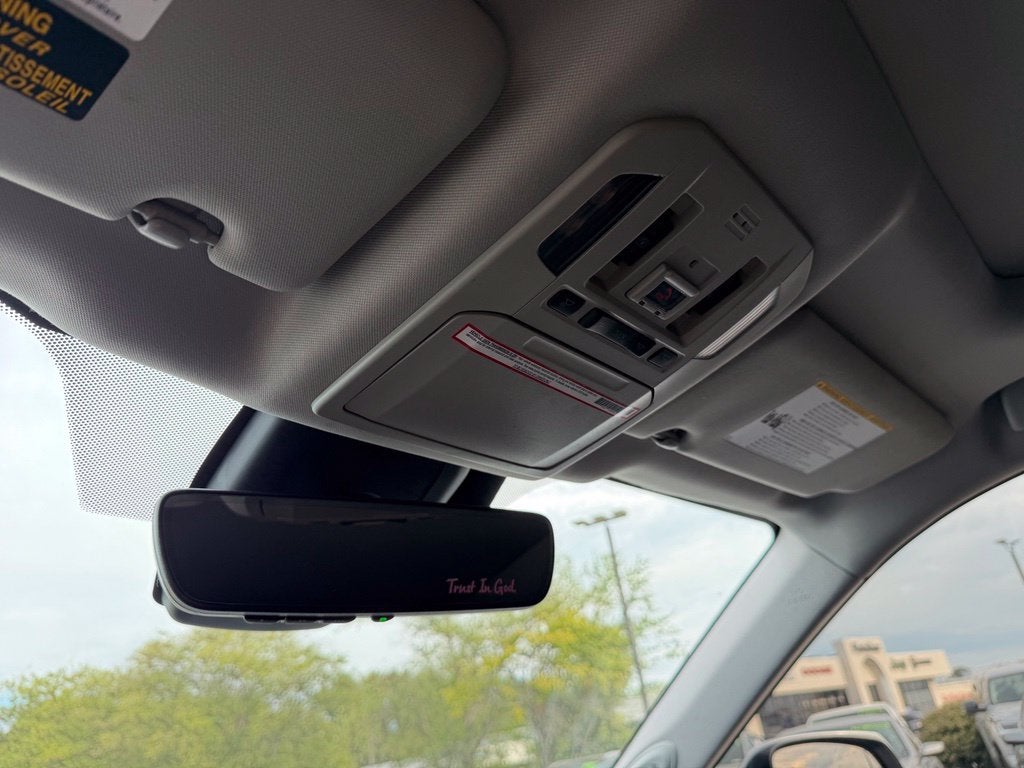 2022 Toyota Highlander Platinum *Platinum Pkg/Pano Roof/Pano View Mirrors