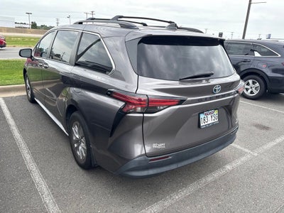 2022 Toyota Sienna LE 8 Passenger