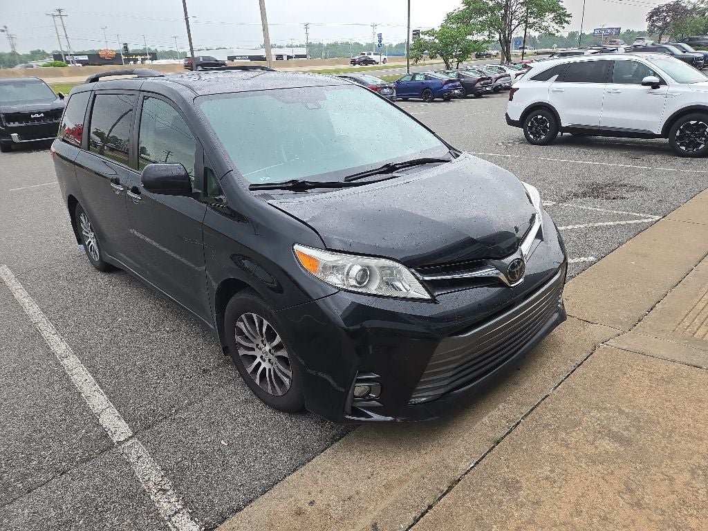 2019 Toyota Sienna XLE 8 Passenger