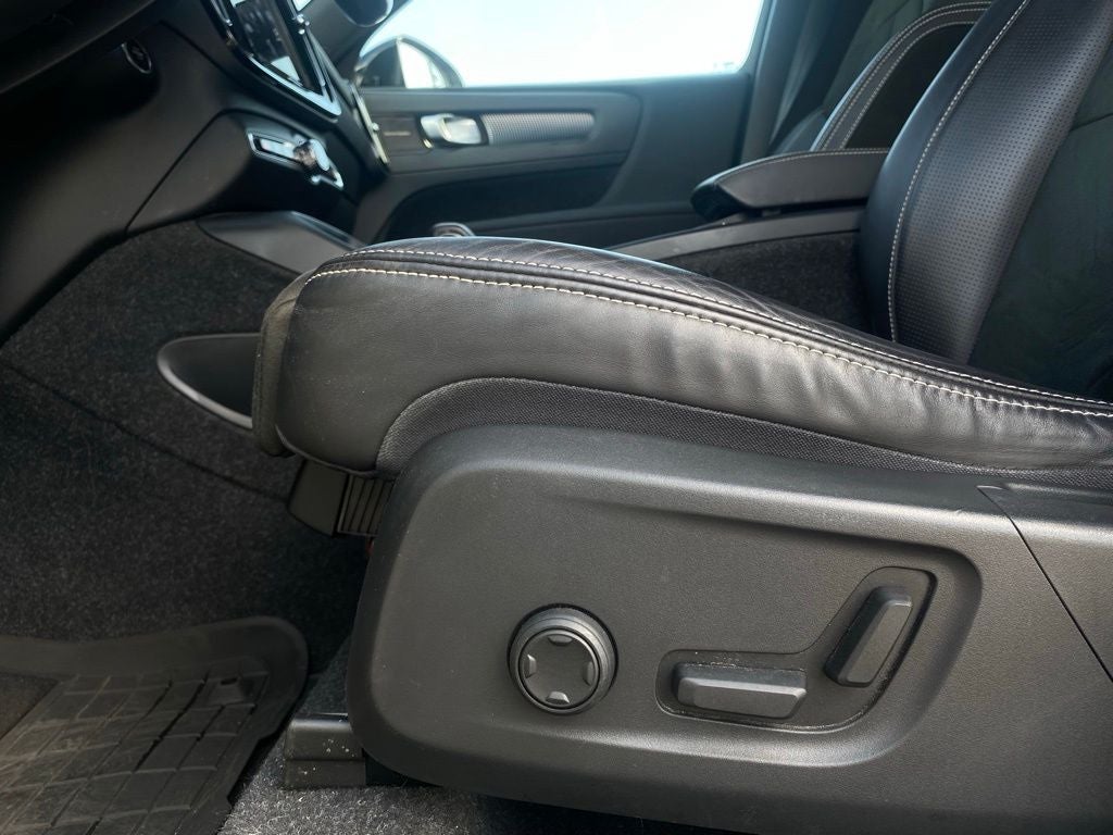 2021 Volvo XC40 R-Design
