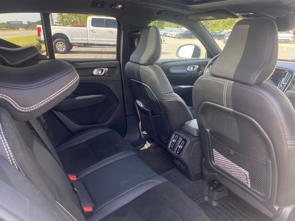 2021 Volvo XC40 R-Design
