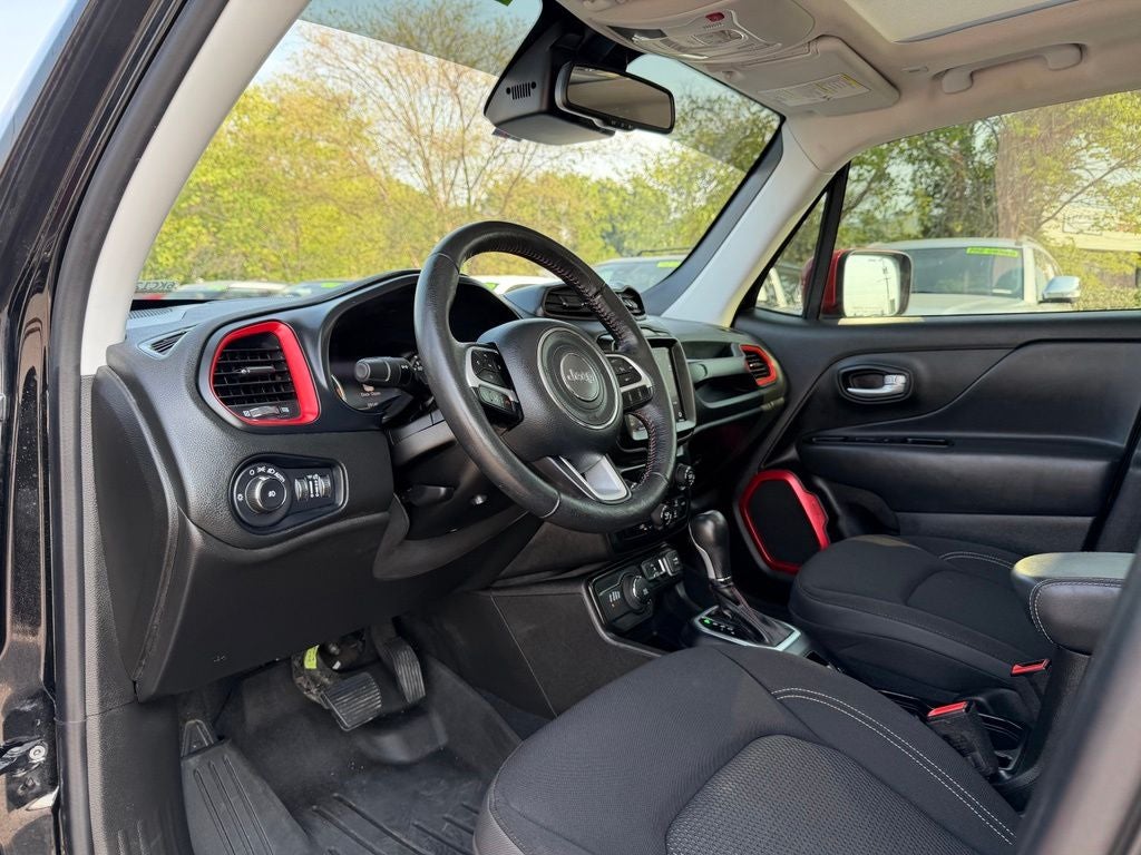 2023 Jeep Renegade Latitude Heated Seats/Steering Wheel/Panoramic Roof