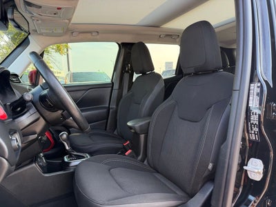 2023 Jeep Renegade Latitude Heated Seats/Steering Wheel/Panoramic Roof