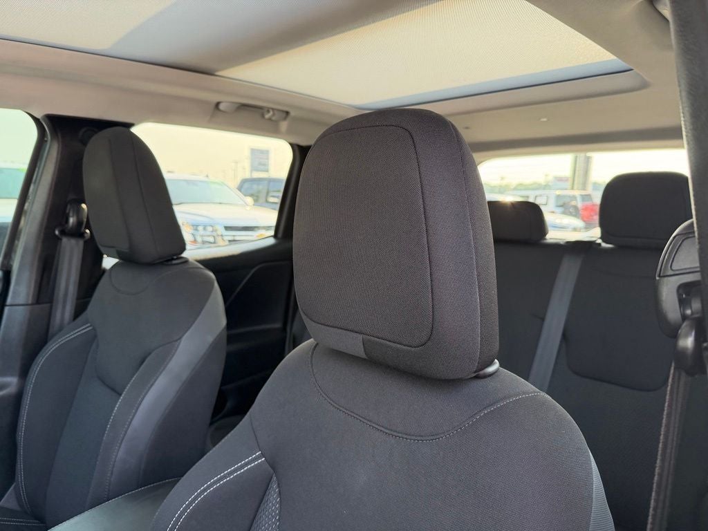 2023 Jeep Renegade Latitude Heated Seats/Steering Wheel/Panoramic Roof