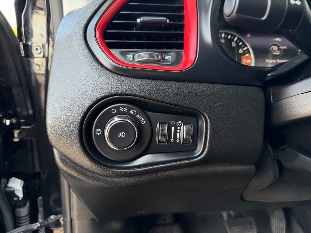 2023 Jeep Renegade Latitude Heated Seats/Steering Wheel/Panoramic Roof