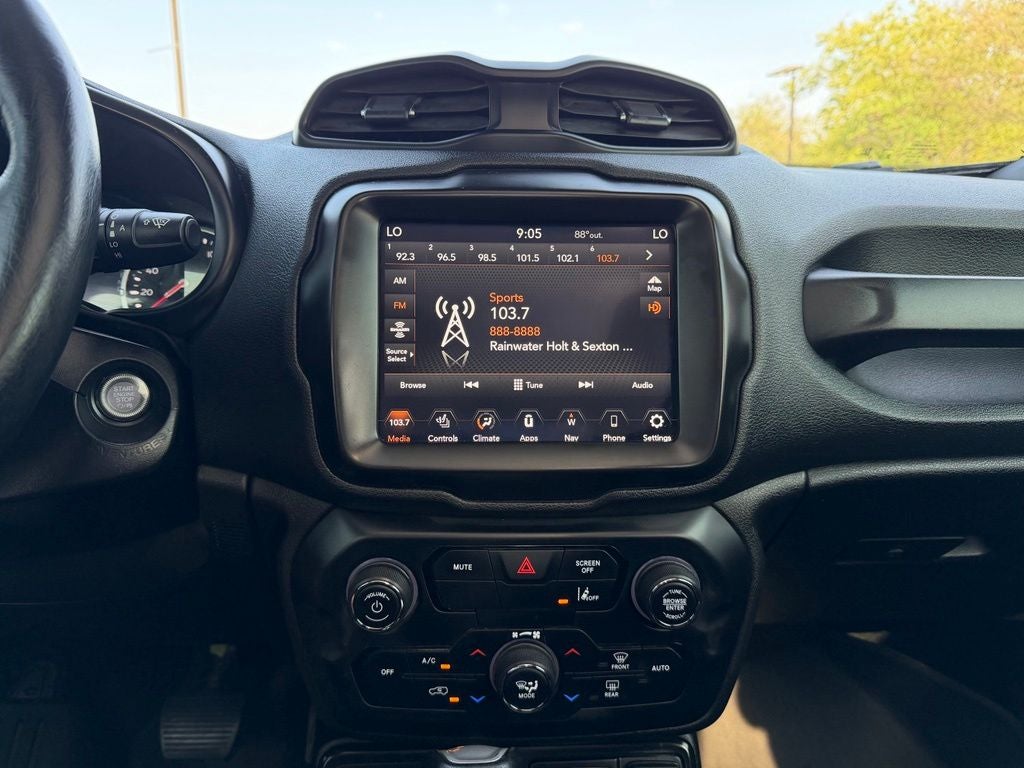 2023 Jeep Renegade Latitude Heated Seats/Steering Wheel/Panoramic Roof